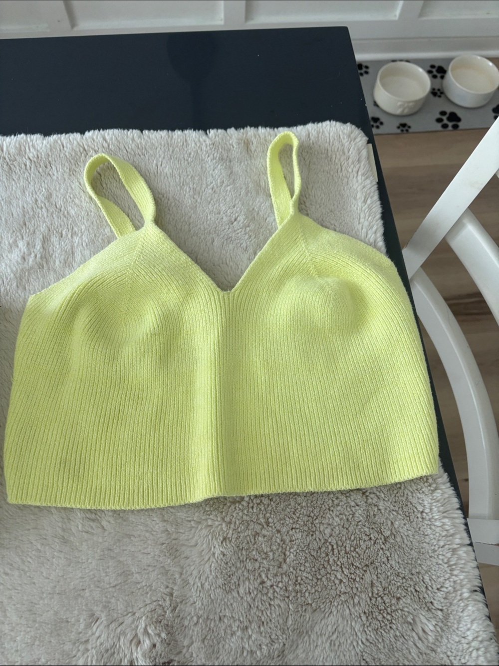 Light Yellow Ribbed V-Neck Sweater Crop - Picture 2 of 10